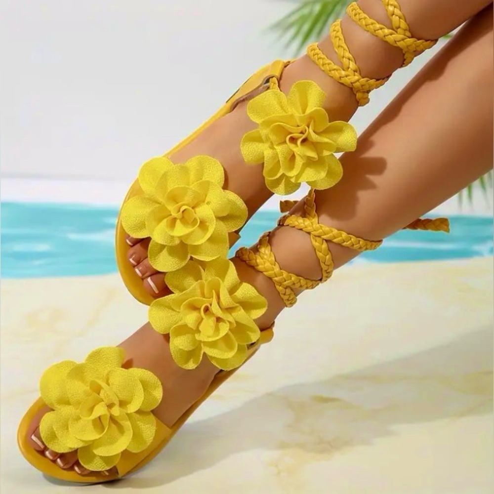 🌼 Yellow Floral Wrap Around Tie Up Sandals 🌼 NWOT
